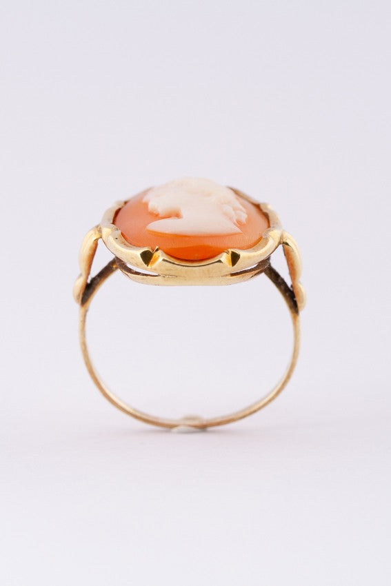 Gold ring with cameo