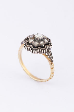 Antique gold ring with diamonds