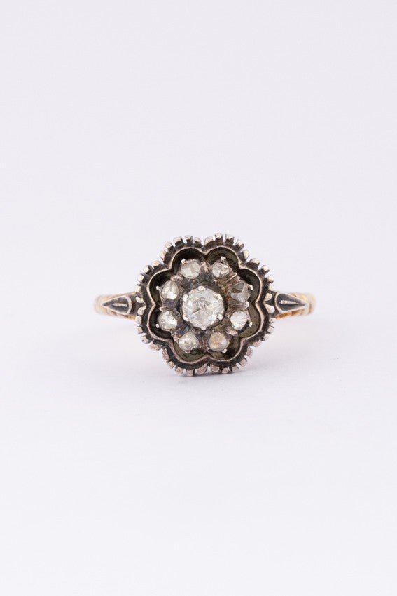 Antique gold ring with diamonds