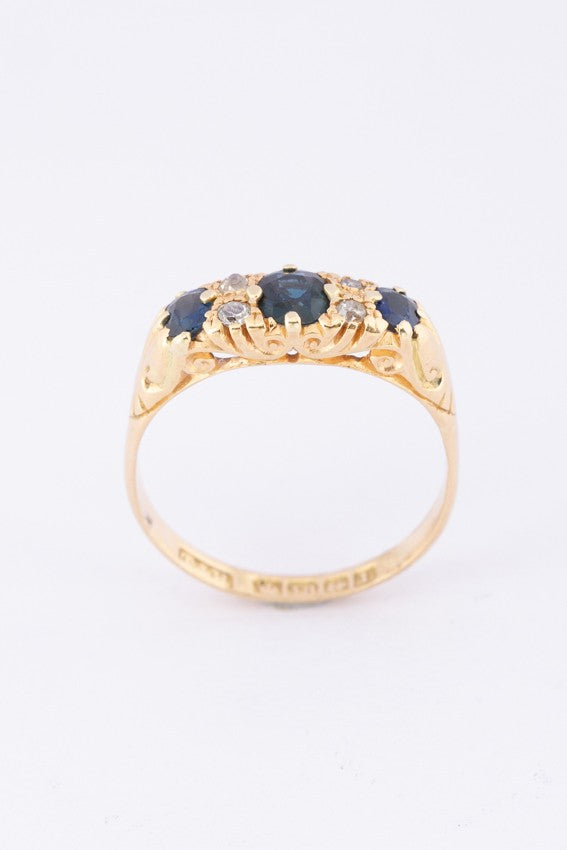 English gold ring with sapphire and diamonds