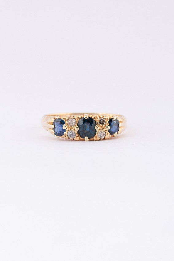 English gold ring with sapphire and diamonds