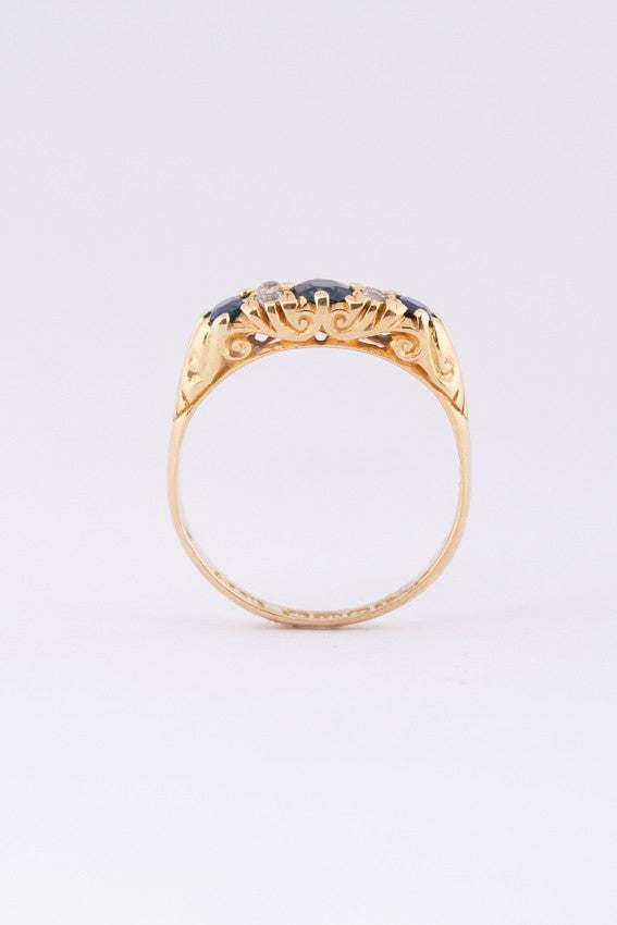 English gold ring with sapphire and diamonds