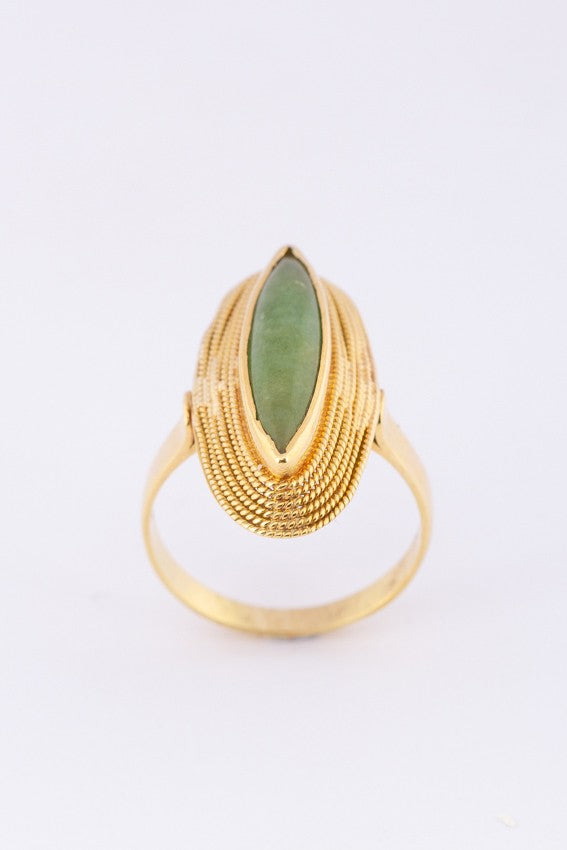 Gold ring with jade