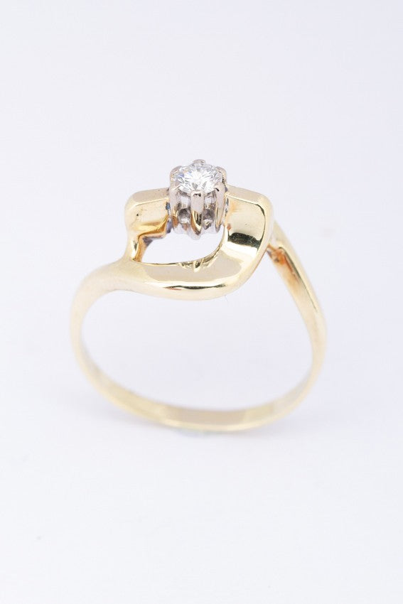 Gouden slagring met briljanten