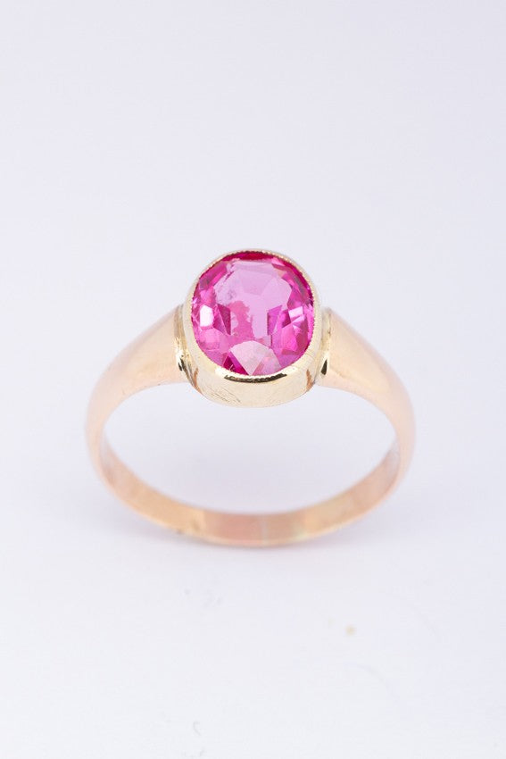 Gouden ring met een robijn