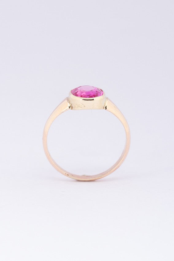 Gouden ring met een robijn