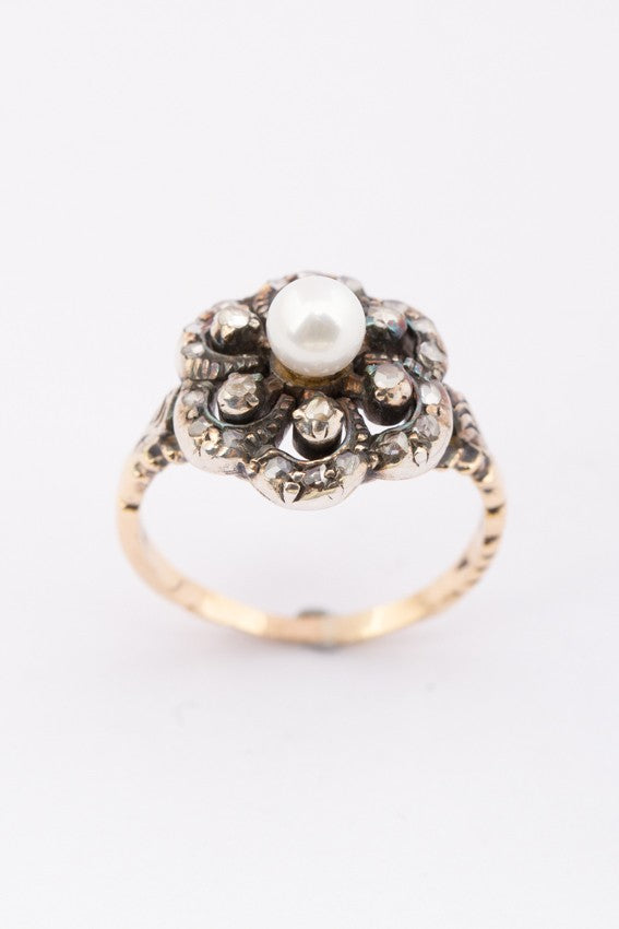 Entourage ring met diamanten en cultive parel