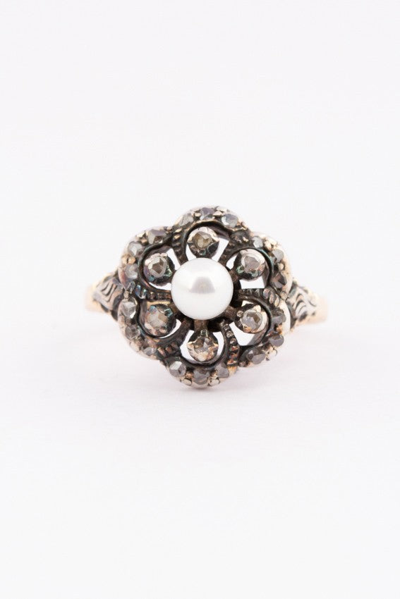 Entourage ring met diamanten en cultive parel
