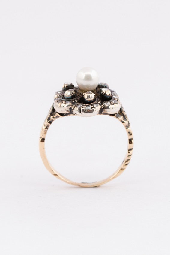 Entourage ring met diamanten en cultive parel