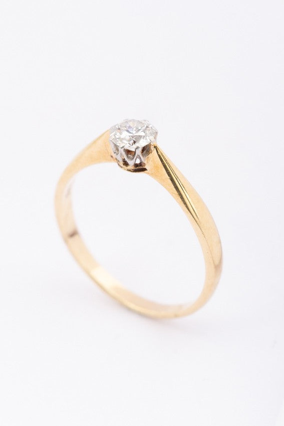 Gouden solitair ring met een briljant