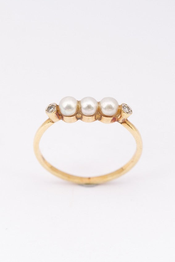 Gouden ring met parels en diamanten