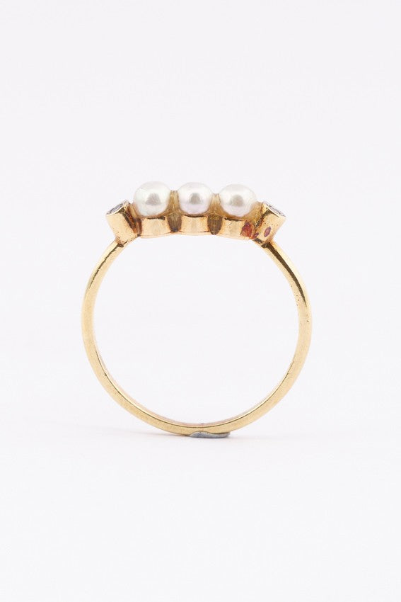 Gouden ring met parels en diamanten