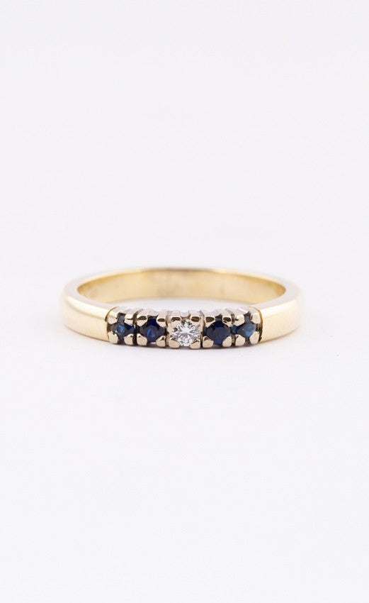 Gouden ring met een briljant en saffieren