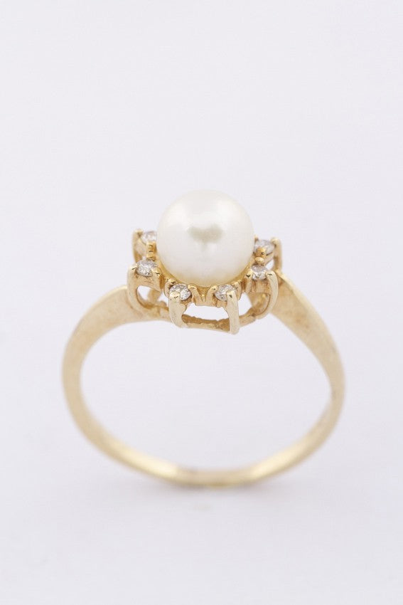 Gouden ring met een parel en diamant