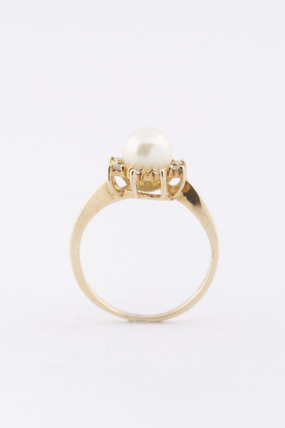 Gouden ring met een parel en diamant