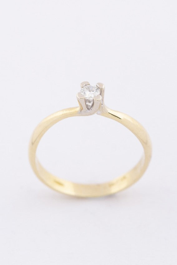 Gouden solitair ring met een briljant