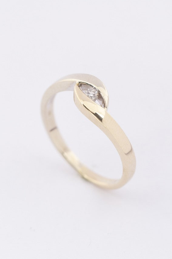 Wit/geel gouden slagring met een briljant