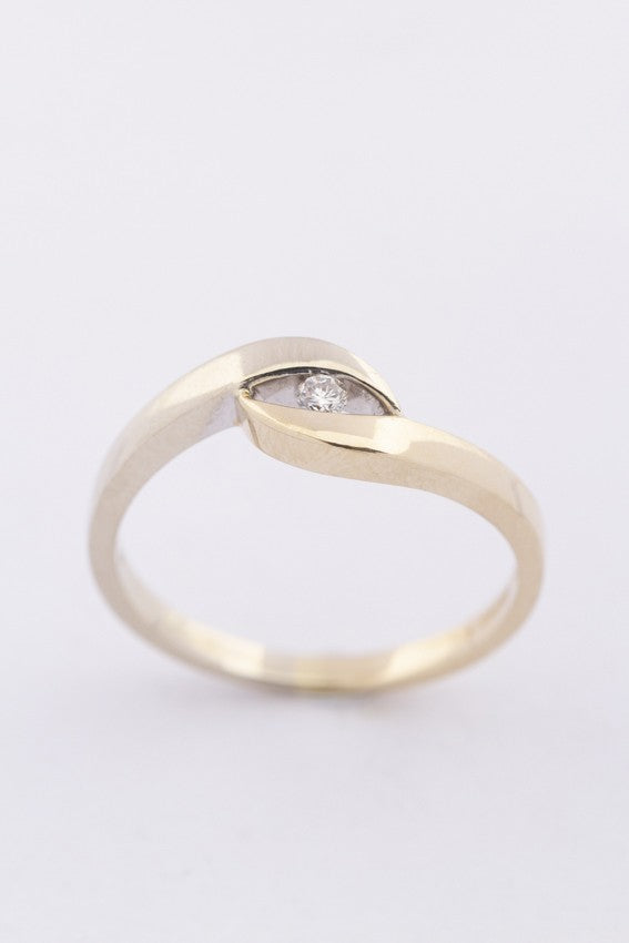 Wit/geel gouden slagring met een briljant