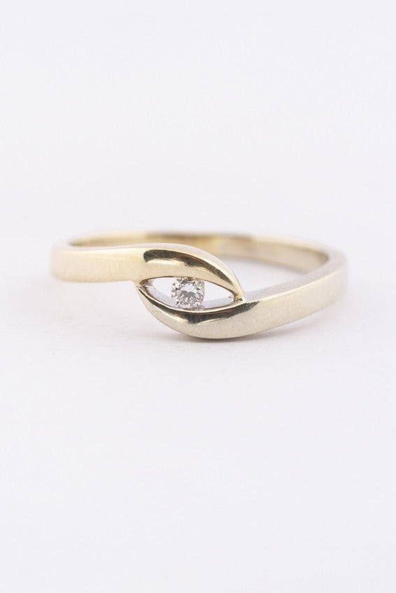 Wit/geel gouden slagring met een briljant