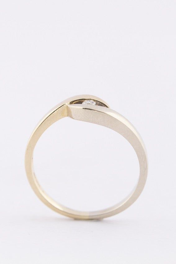 Wit/geel gouden slagring met een briljant