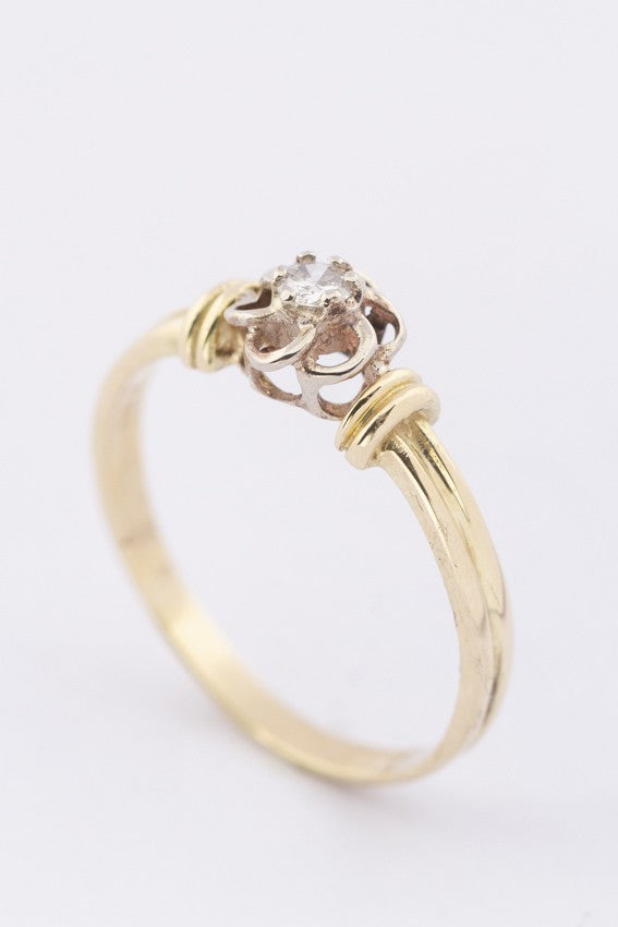 Gouden solitair ring met een briljant