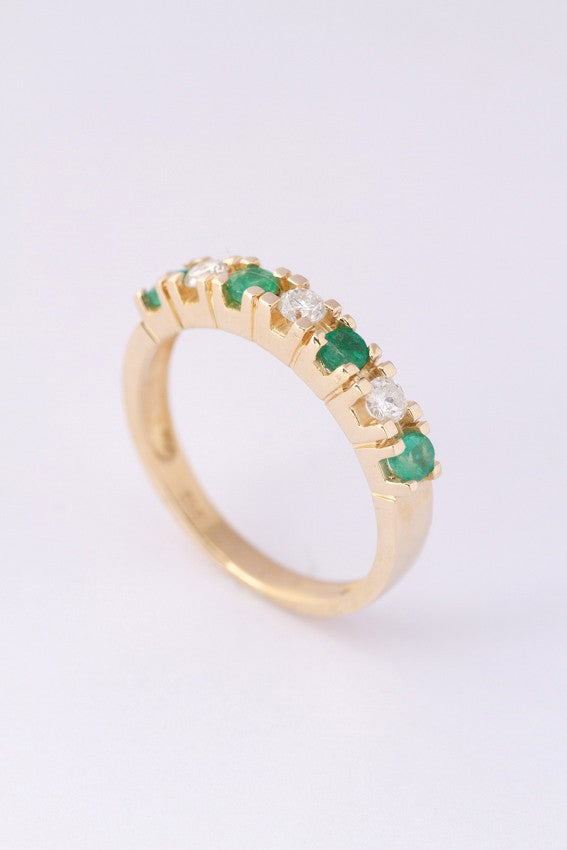 Rijring met smaragden en briljanten