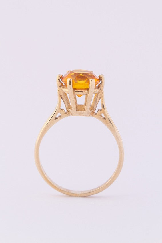 Engelse ring met barnsteen