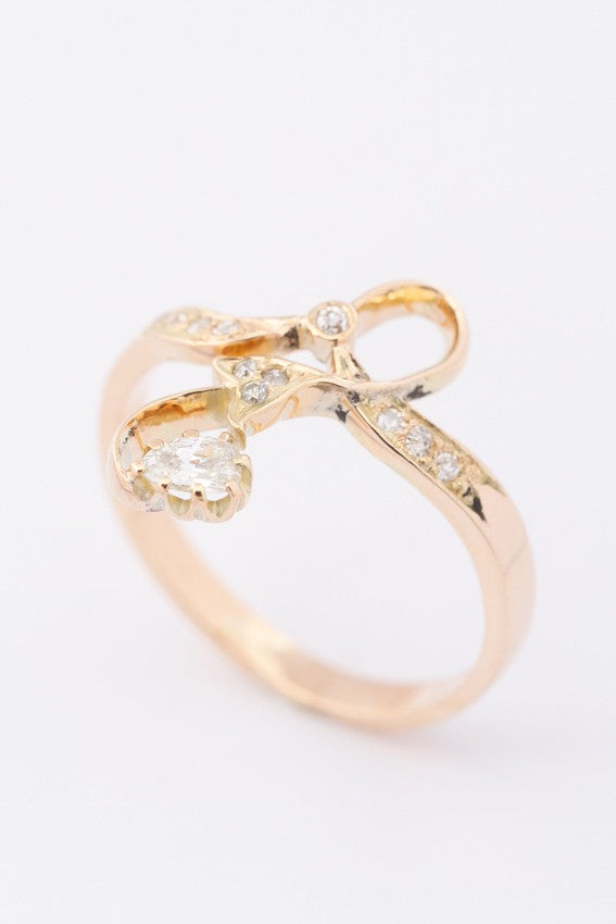 Gouden slagring met diamanten