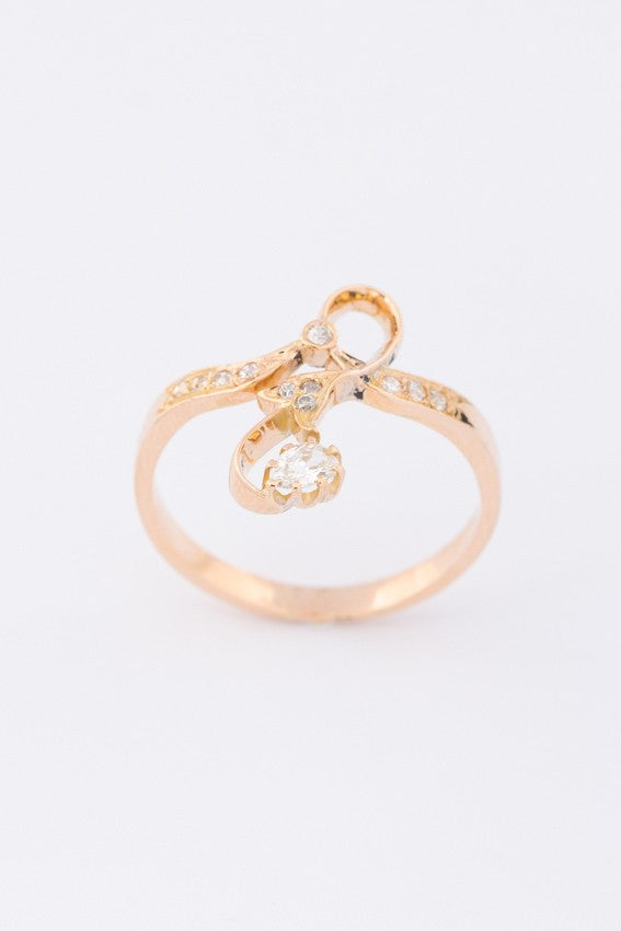 Gouden slagring met diamanten