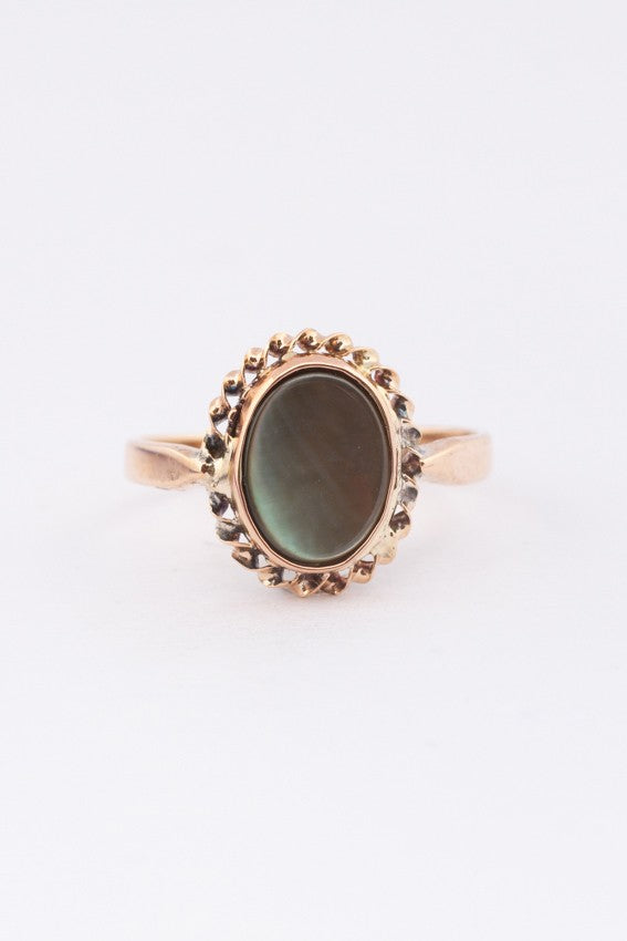 Gouden ring met parelmoer