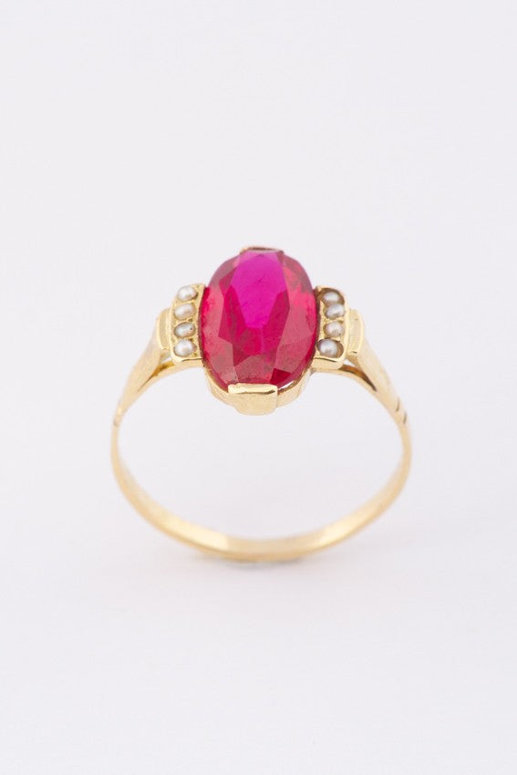 Gouden ring met robijn en zaadparels