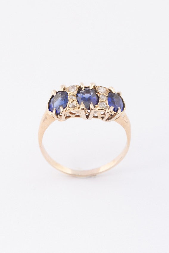 Victoriaanse ring met saffieren en diamanten