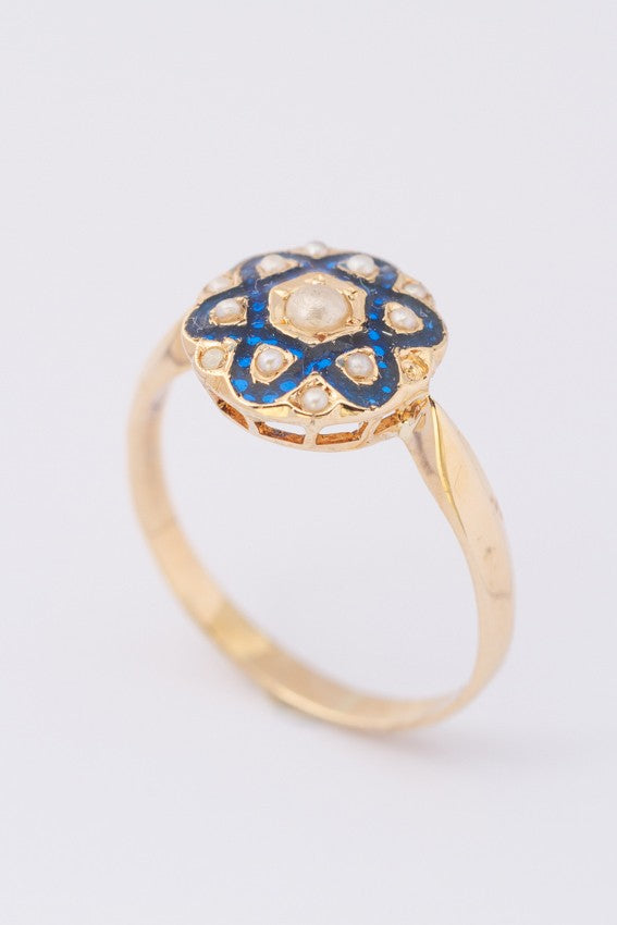 Gouden ring met parels en emaille