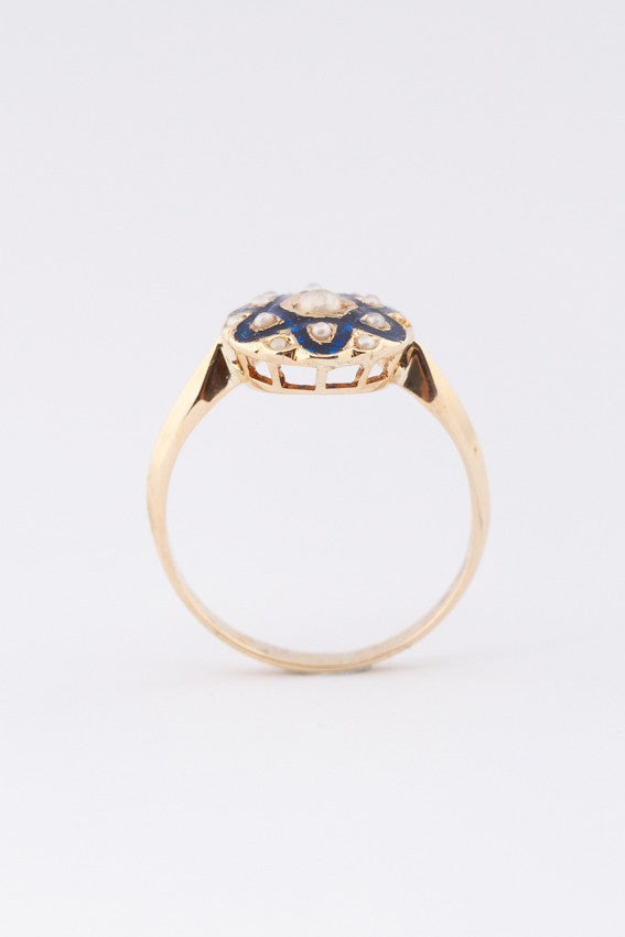 Gold ring with pearls and enamel