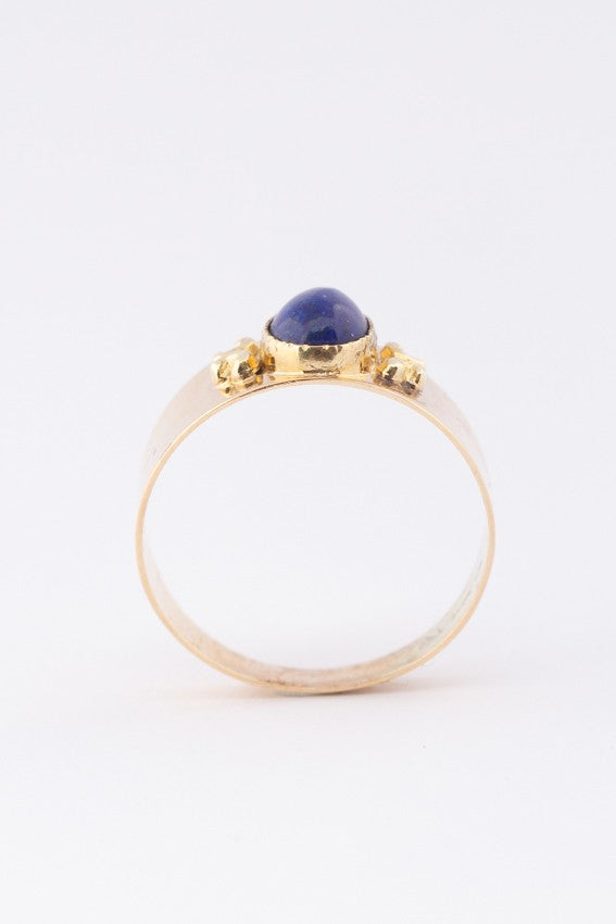 Gold ring with lapis lazuli.