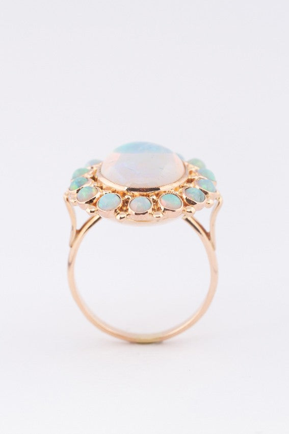 Gouden ring met crystal opalen