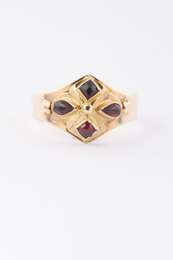 Gouden ring met granaten