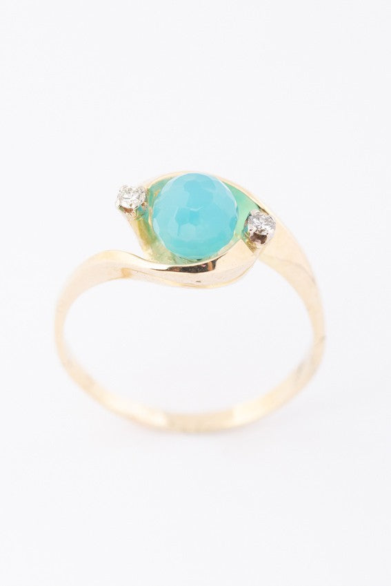 Gouden slag ring met chalcedoon en briljant