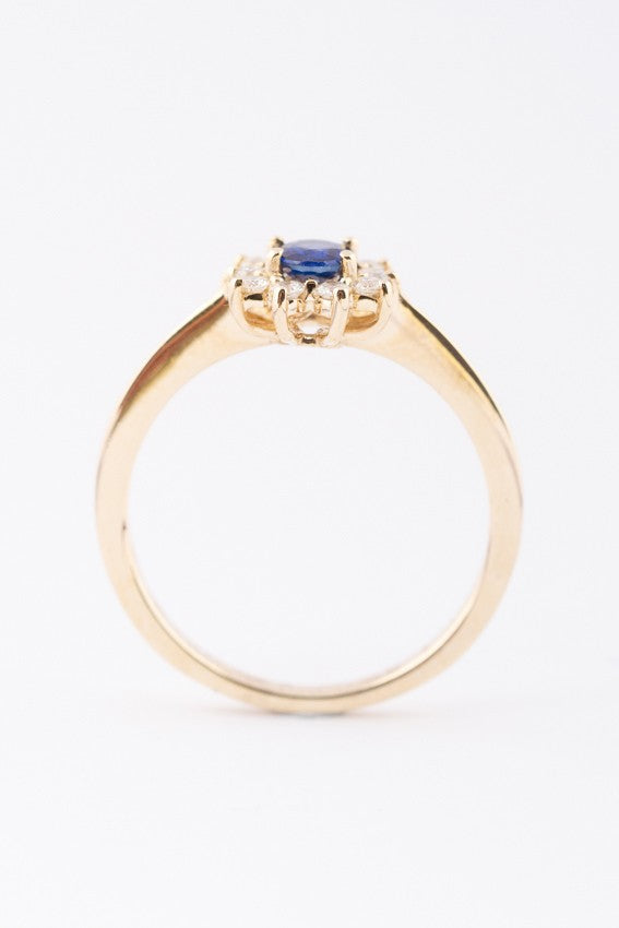 Gouden entourage ring met saffier en briljanten