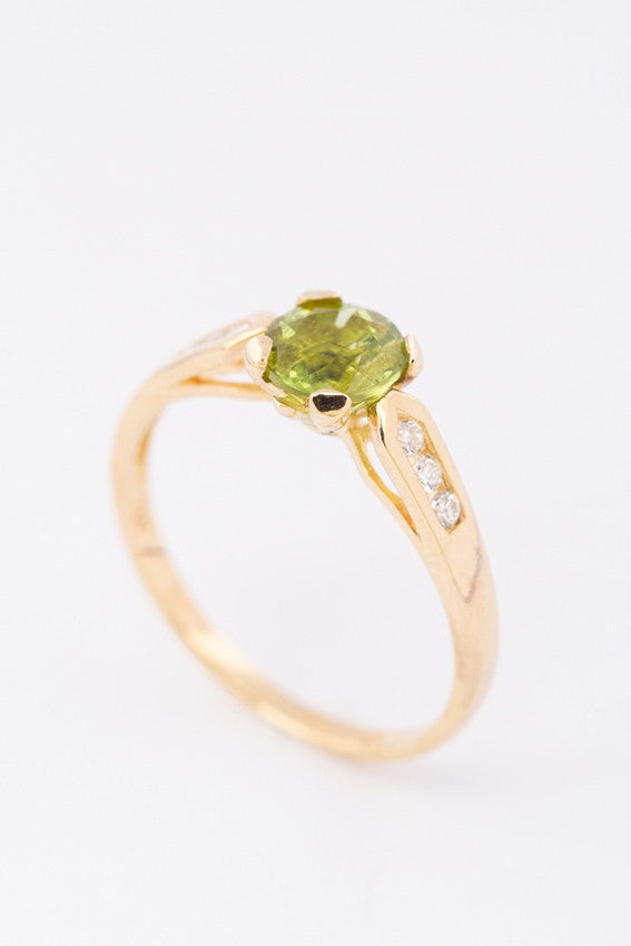 Gouden ring met peridoot en briljanten