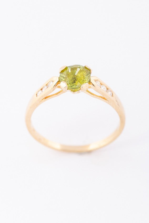 Gouden ring met peridoot en briljanten