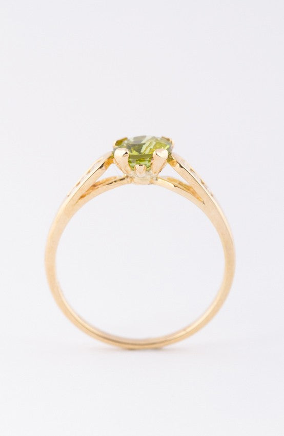 Gouden ring met peridoot en briljanten