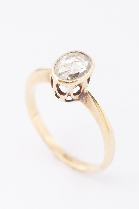 Gouden ring met een roos geslepen diamant