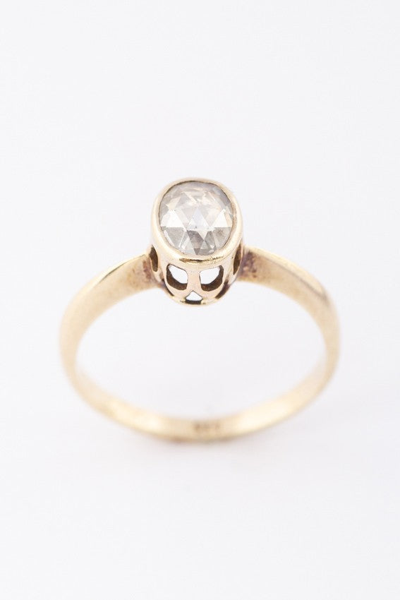 Gouden ring met een roos geslepen diamant