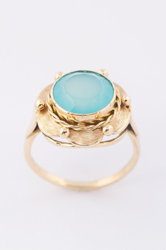 Gouden ring met chalcedoon
