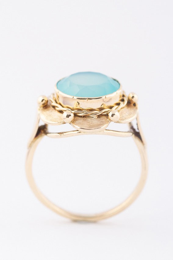 Gouden ring met chalcedoon