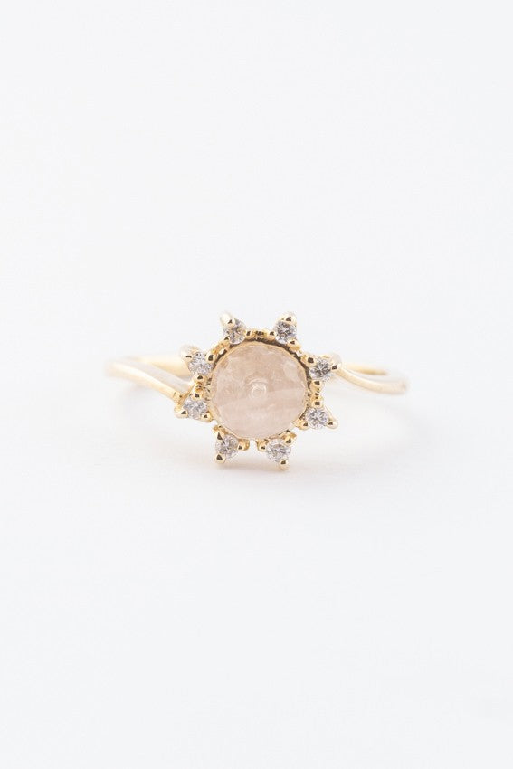 Gouden ring met rosekwarts en briljant