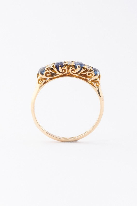 Gouden victoriaanse ring met saffier en briljanten