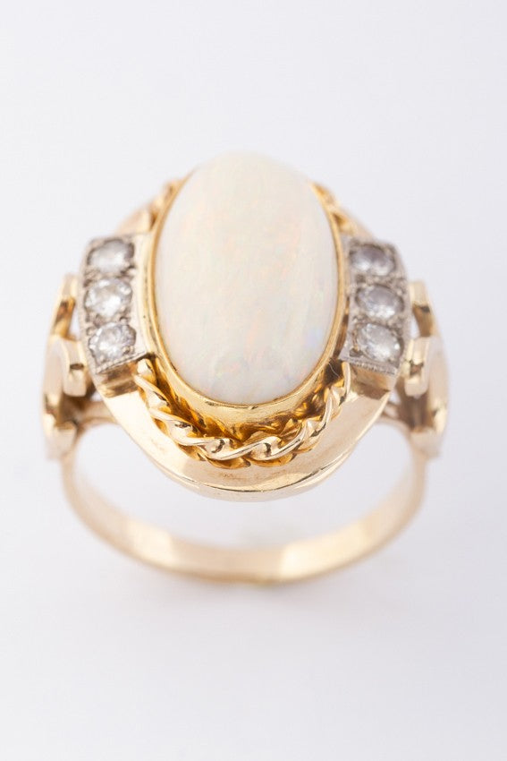 Gouden ring met opaal