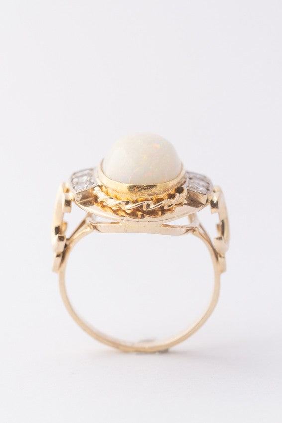 Gouden ring met opaal